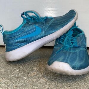 Nike juvenate print teal pull on sneakers W8.5